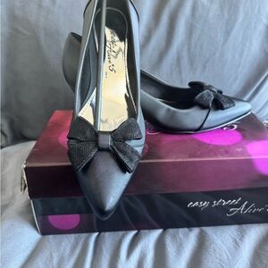 Easy Street Dance Flex Alive 5 Black Bow Heels